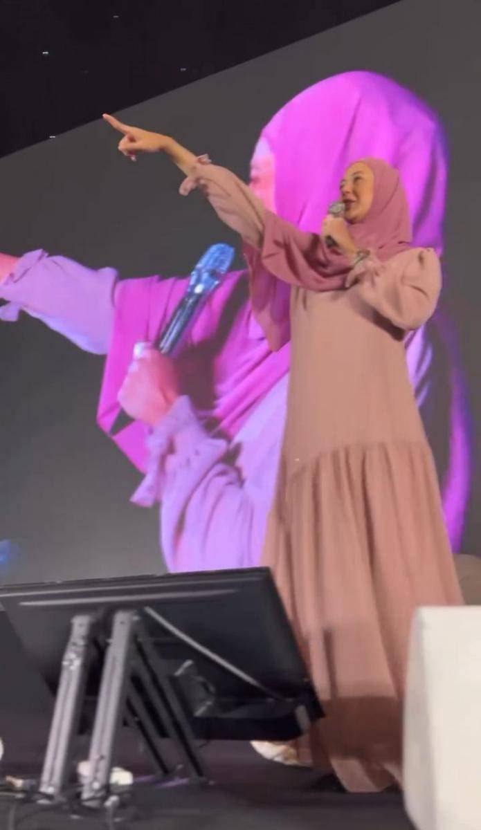 Paula jadi co-host kajian (Instagram.com/paula_verhoeven)