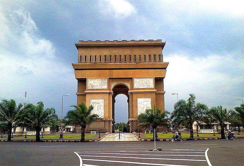 Simpang Lima Gumul Kediri (https://id.wikipedia.org/)