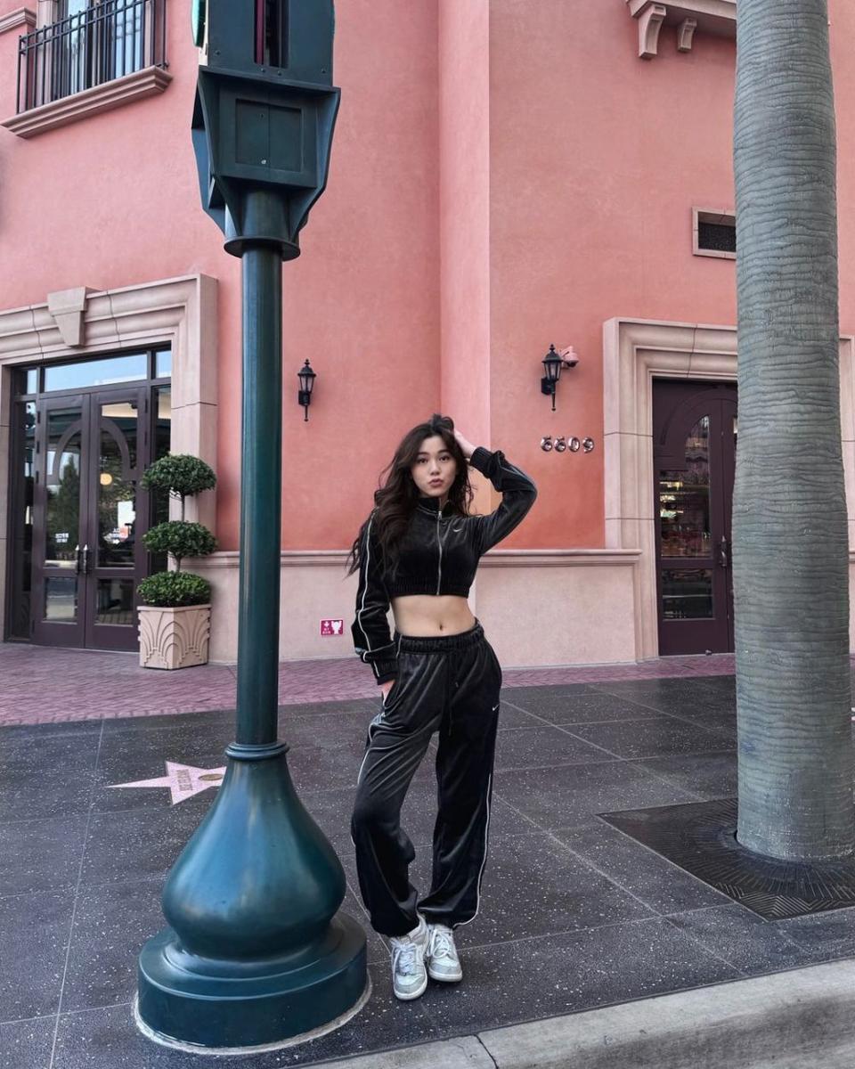 Inspirasi outfit ala Gabriella Ekaputri (instagram.com/gabriellaekaputri)