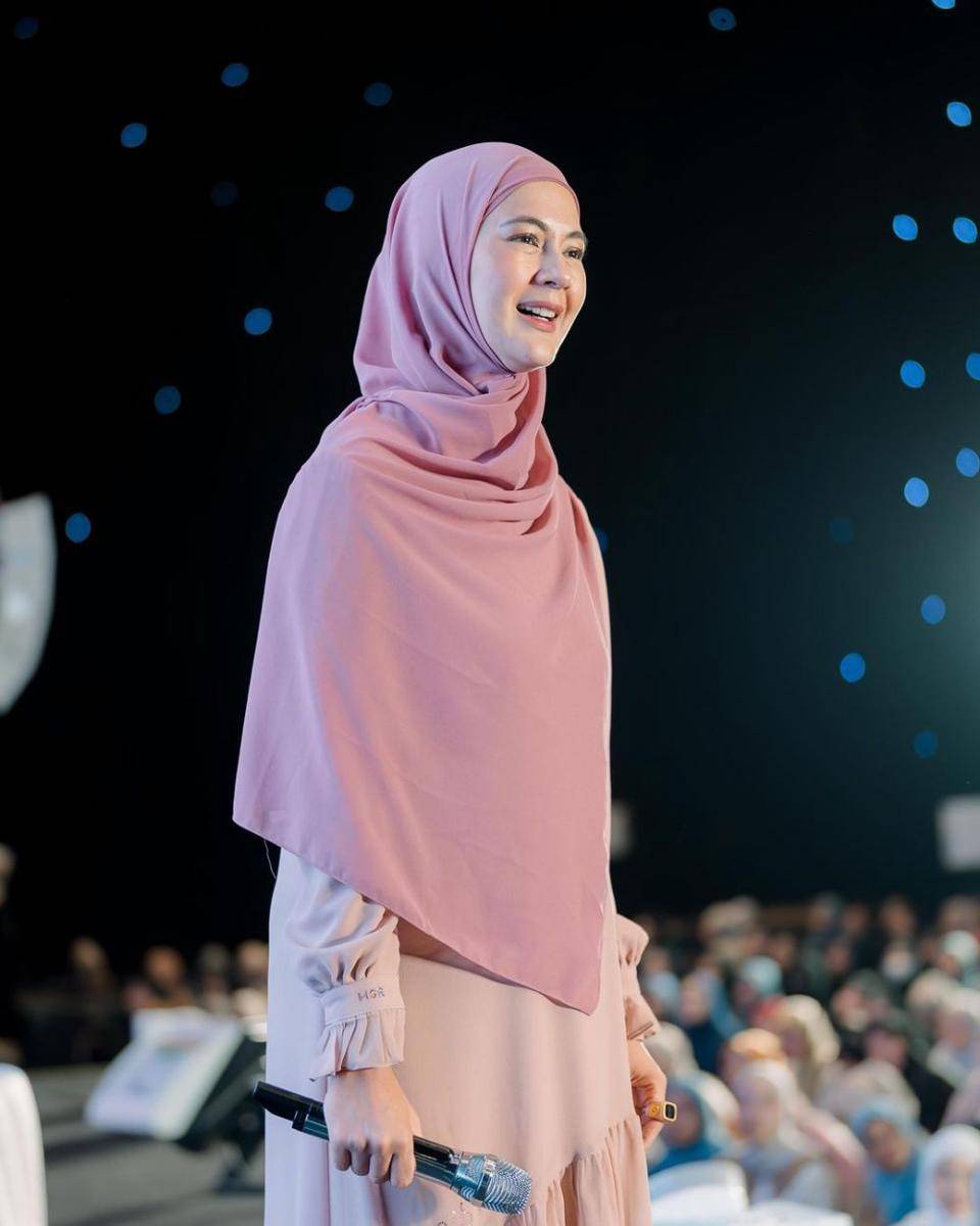 Paula jadi co-host kajian (Instagram.com/ayah_amanah)