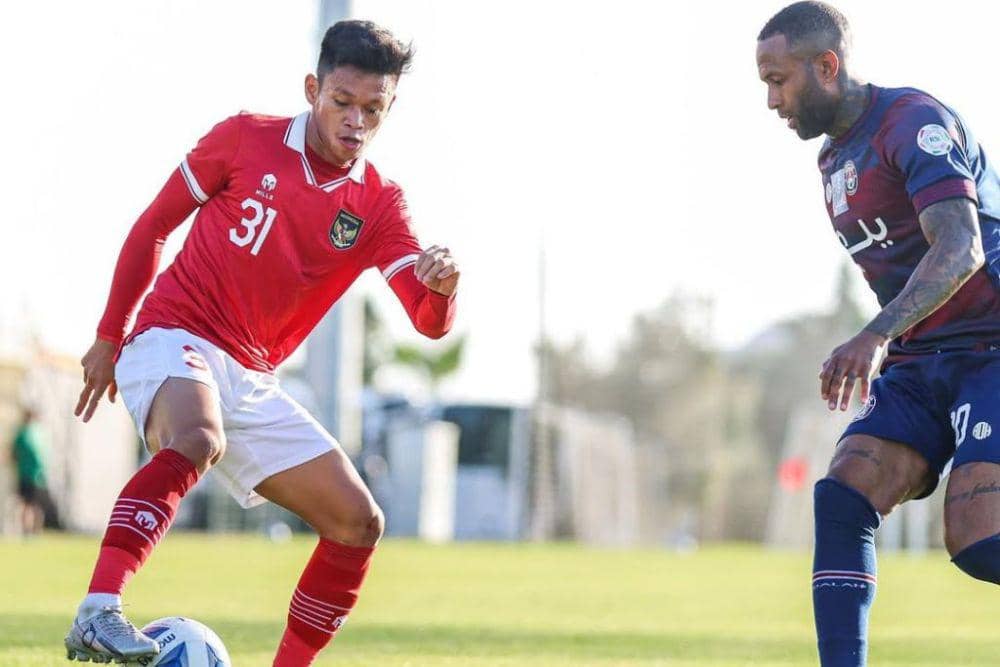 Dzaky Asraf (kiri) dalam laga uji coba Timnas Indonesia U-20 yang berlangsung di Spanyol pada November 2022. (Instagram.com/muhammaddzaky_)