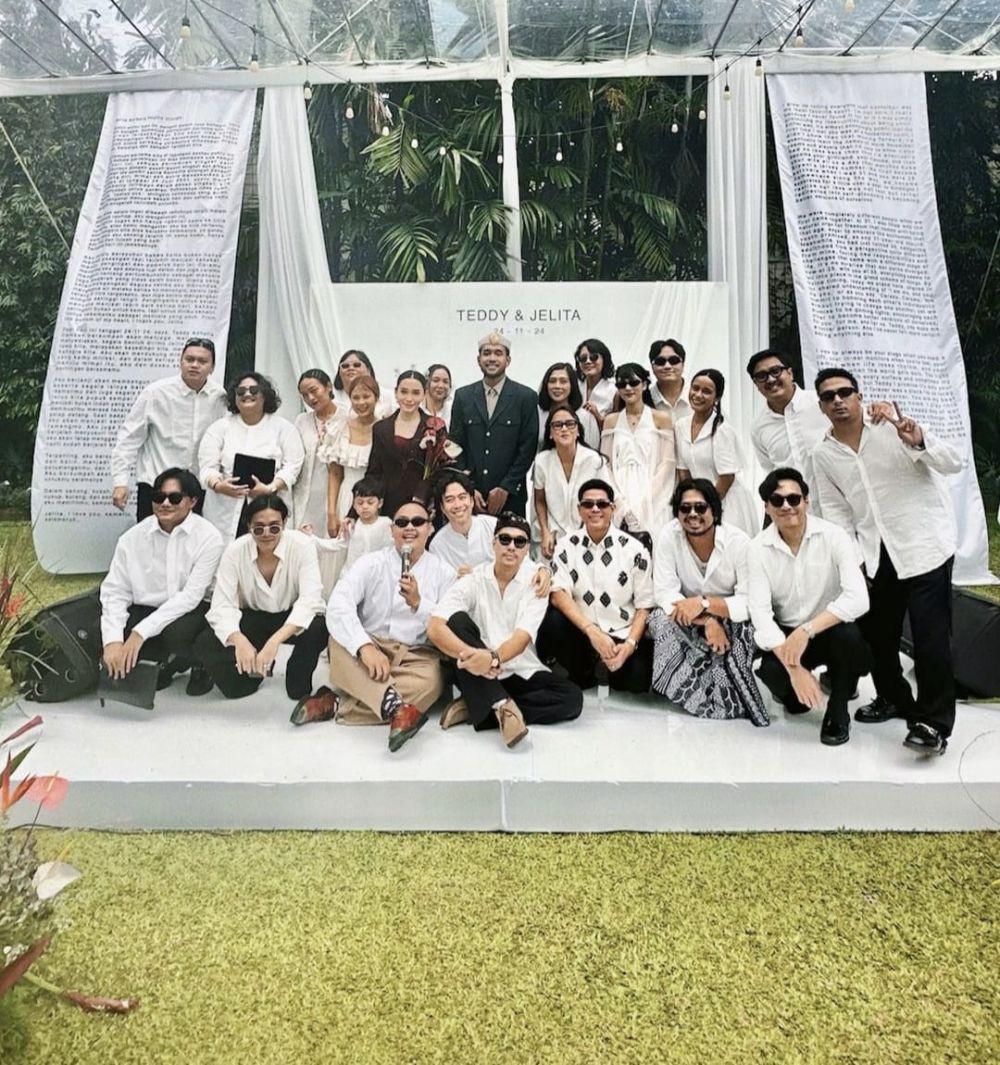 Gaya Tamu di Pernikahan Teddy Adhitya dan Jelita Clough, Banyak Musisi