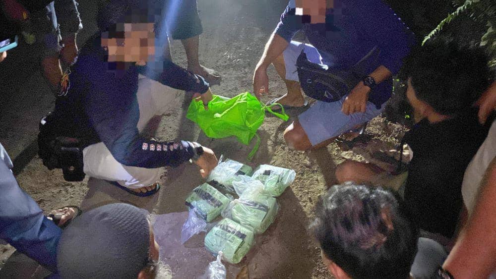 Barang bukti sabu saat diamankan seusai melakukan penggeledahan (IDN Times/Istimewa)