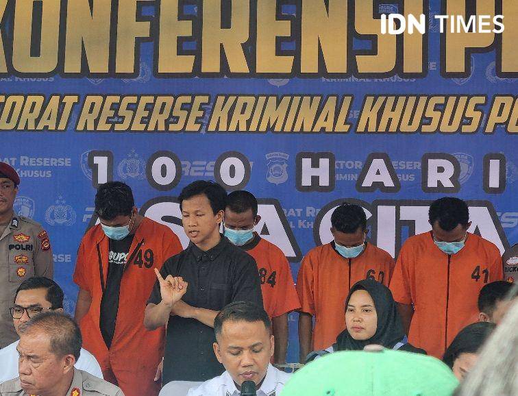 Pres rilis penangkapan pupuk bersubsidi asal Lampung yang akan dijual ke Banyuasin (IDN Times/Rangga Erfizal)