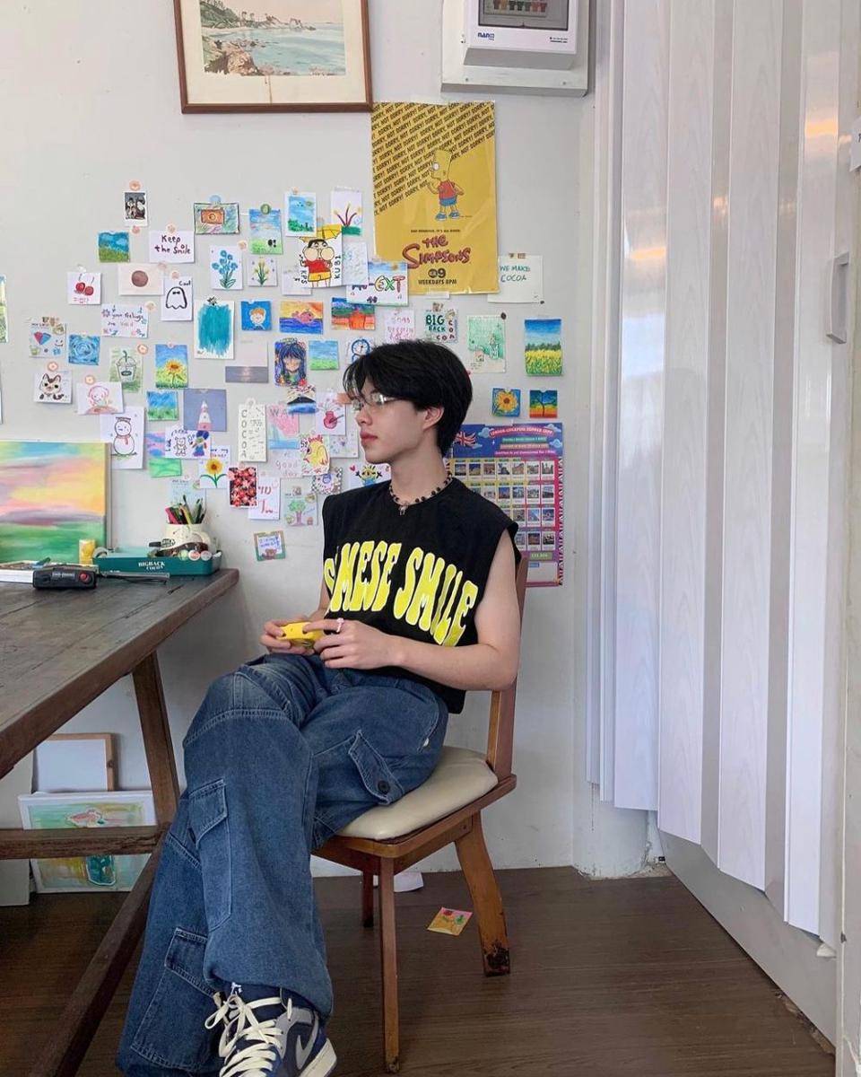 outfit celana kargo ala Aungpao Ochiris (instagram.com/20aungpao)