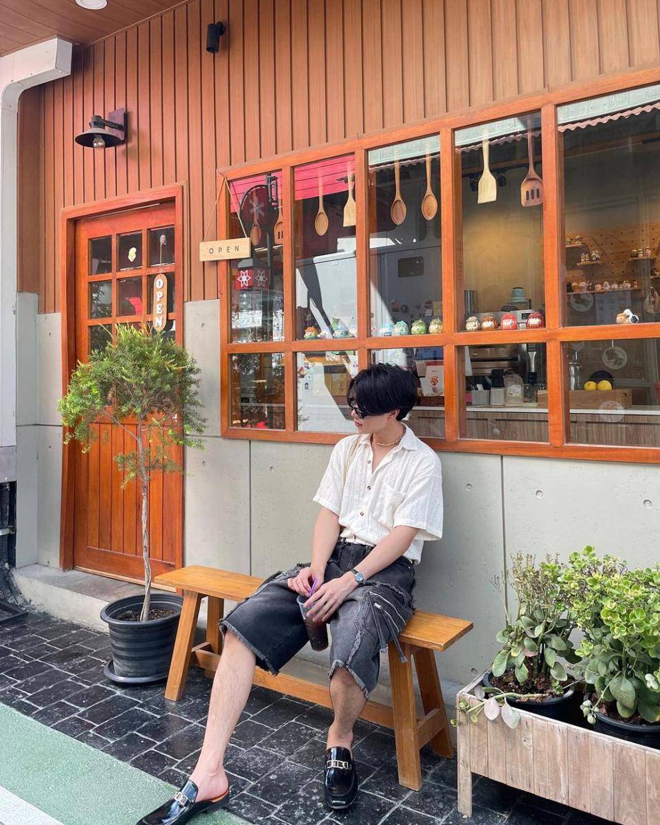 outfit celana kargo ala Aungpao Ochiris (instagram.com/20aungpao)