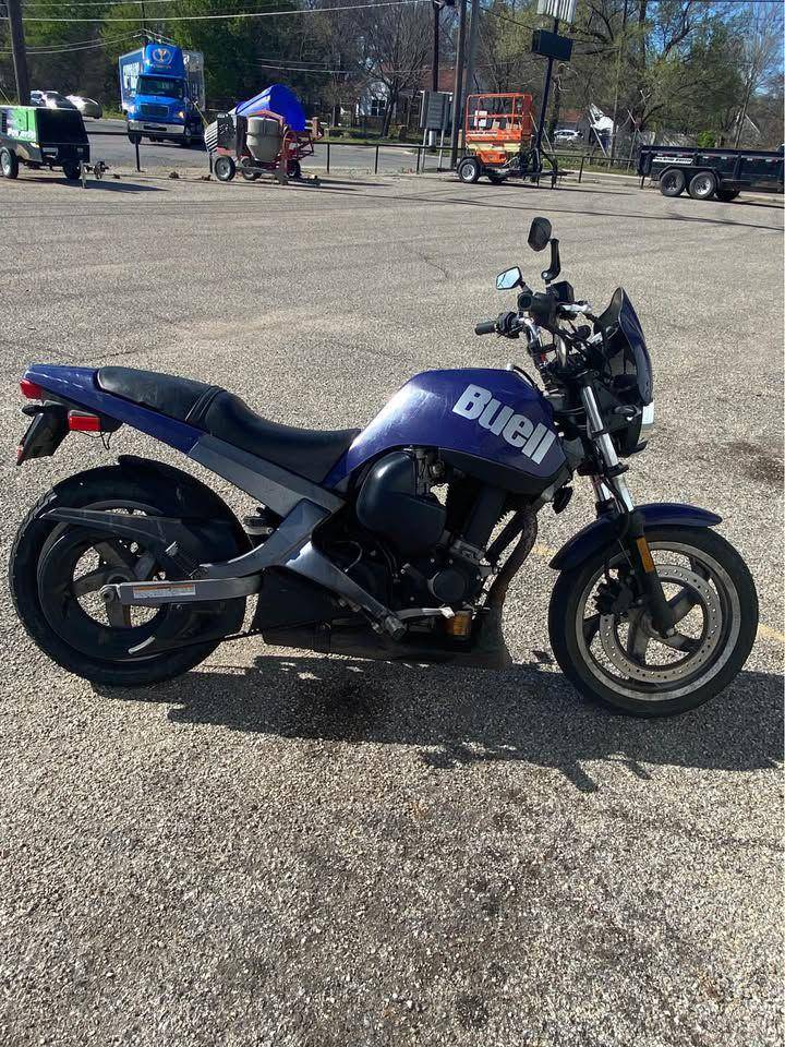 2002 Harley-Davidson buell (facebook.com/jose.pelayo.39142)