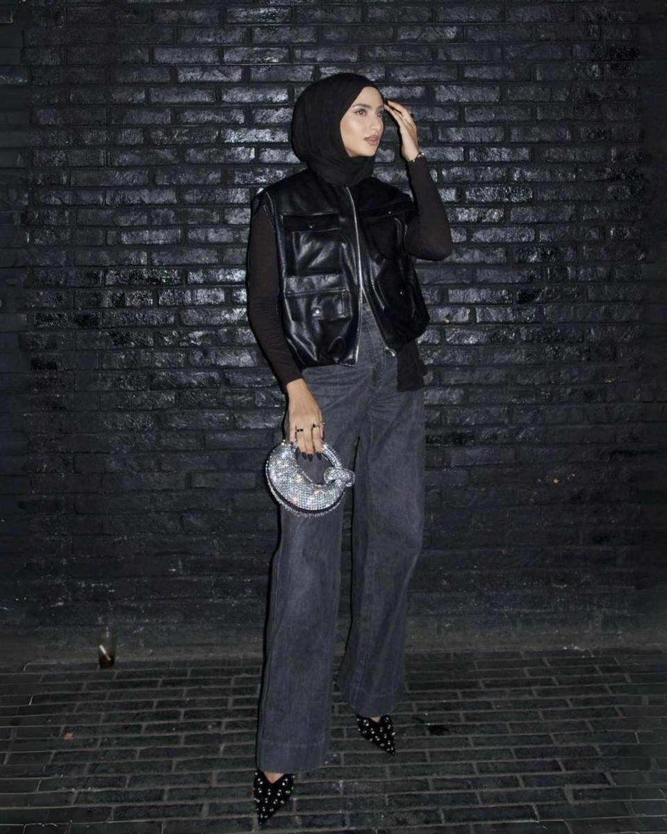OOTD hijab bergaya edgy ala Munira Agile (instagram.com/miraagile)