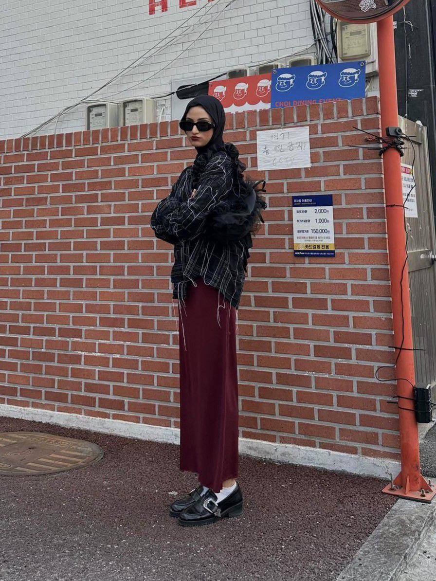 OOTD hijab bergaya edgy ala Munira Agile (instagram.com/miraagile)