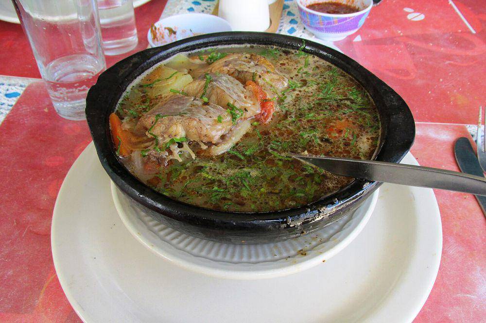 caldillo de congrio (commons.m.wikimedia.org/Marco Antonio Correo Flores)