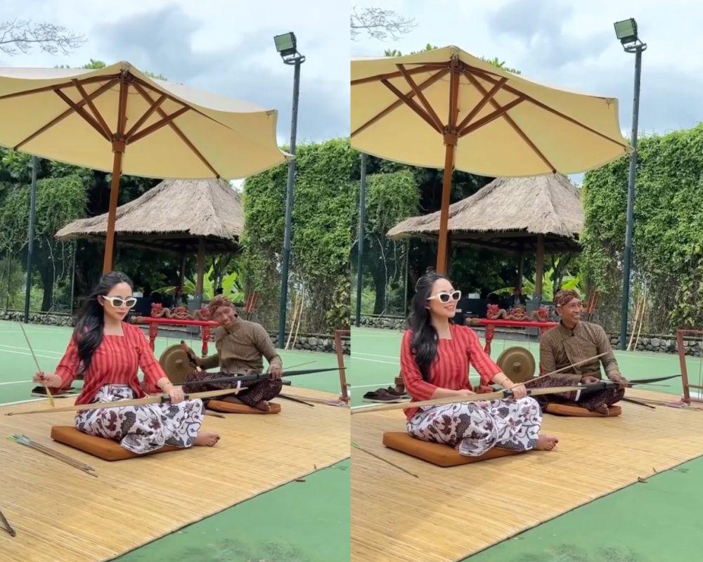 7 Potret Rachel Vennya Coba Jemparingan, Panahan Tradisional Jawa