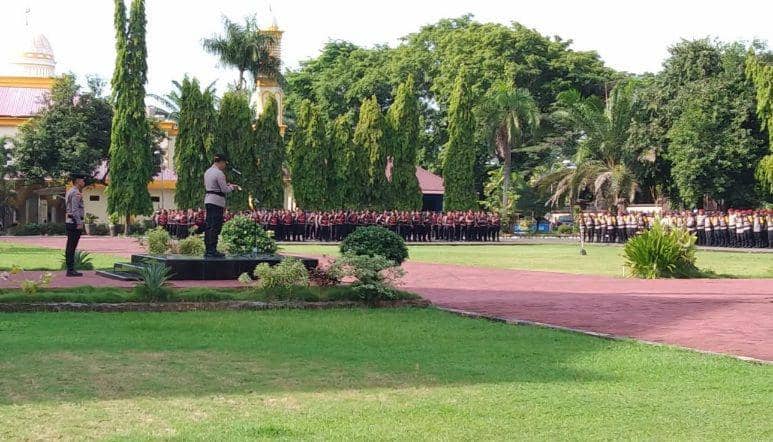 Kapolda Sulsel, Irjen Pol Yudhiawan Wibisono saat pimpin upacara pelepasan personelnya / Istimewa