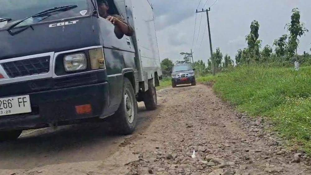 Distribusi Logistik Pilkada Madiun 2024 Terkendala Jalan Longsor