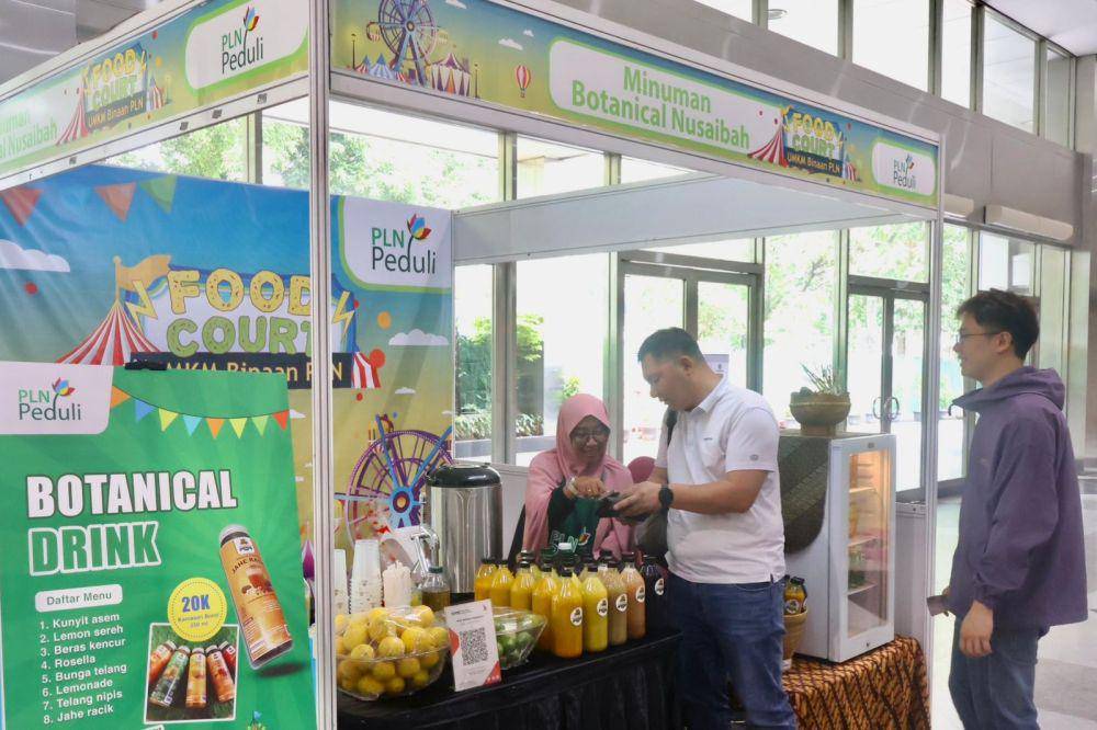Produk kuliner khas Nusantara dari 15 Usaha Mikro, Kecil, dan Menengah (UMKM) binaan PT PLN (Persero) berhasil mencuri perhatian para pengunjung dalam gelaran Electricity Connect 2024. (Dok. PLN)