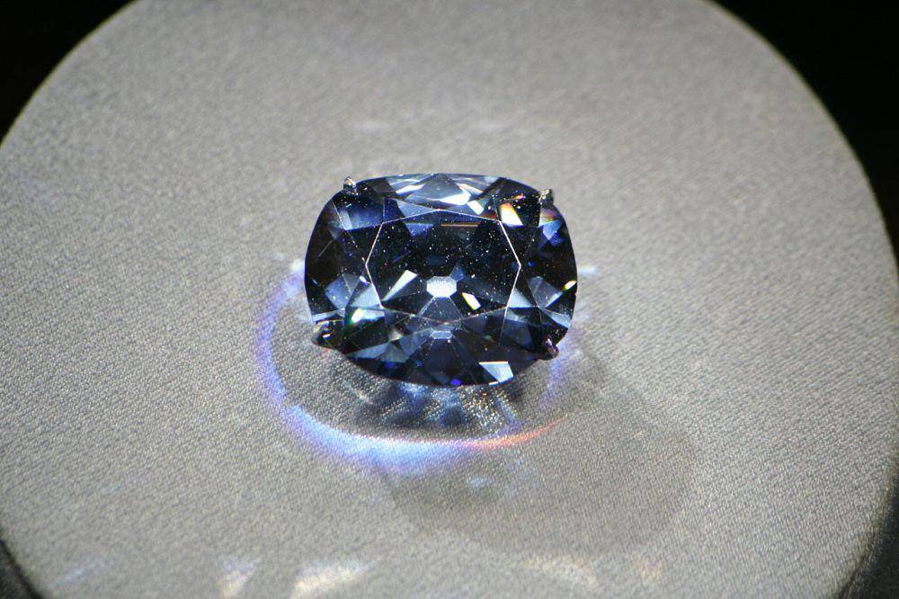 batu hope diamond (wikimedia.org/350z33)
