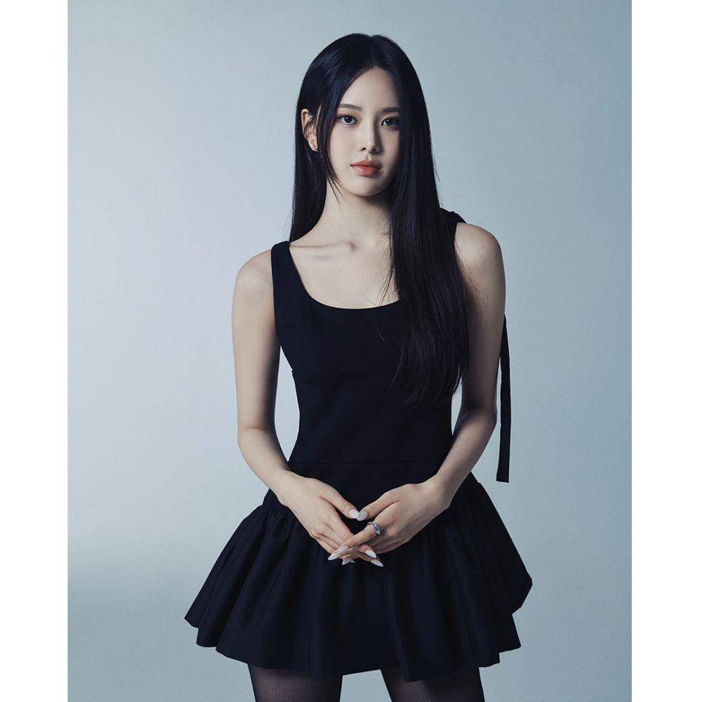 Jeemin izna (instagram.com/izna_offcl)