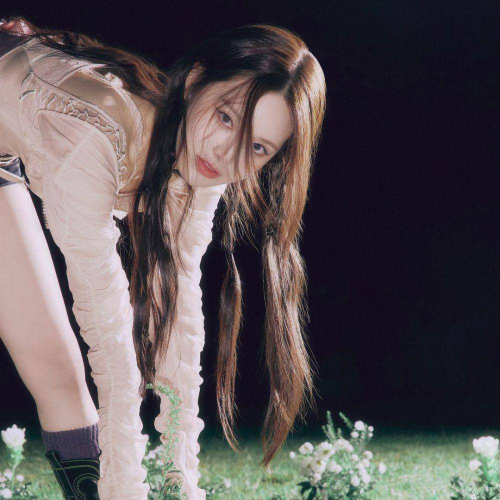 Jeemin izna (instagram.com/izna_offcl)