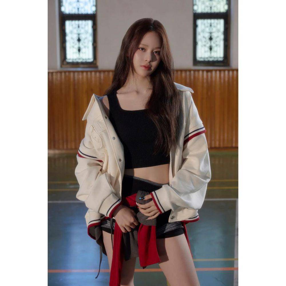 Jeemin izna (instagram.com/izna_offcl)