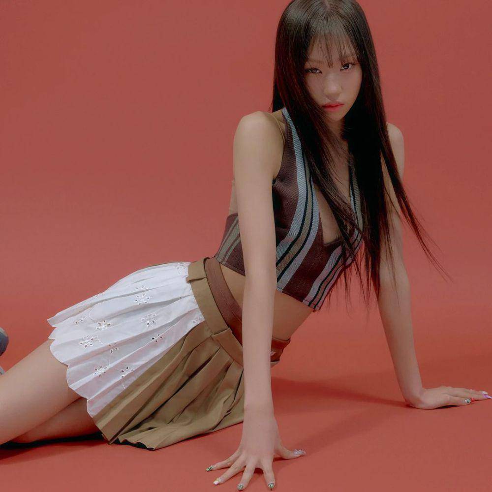 Jungeun izna (instagram.com/izna_offcl)