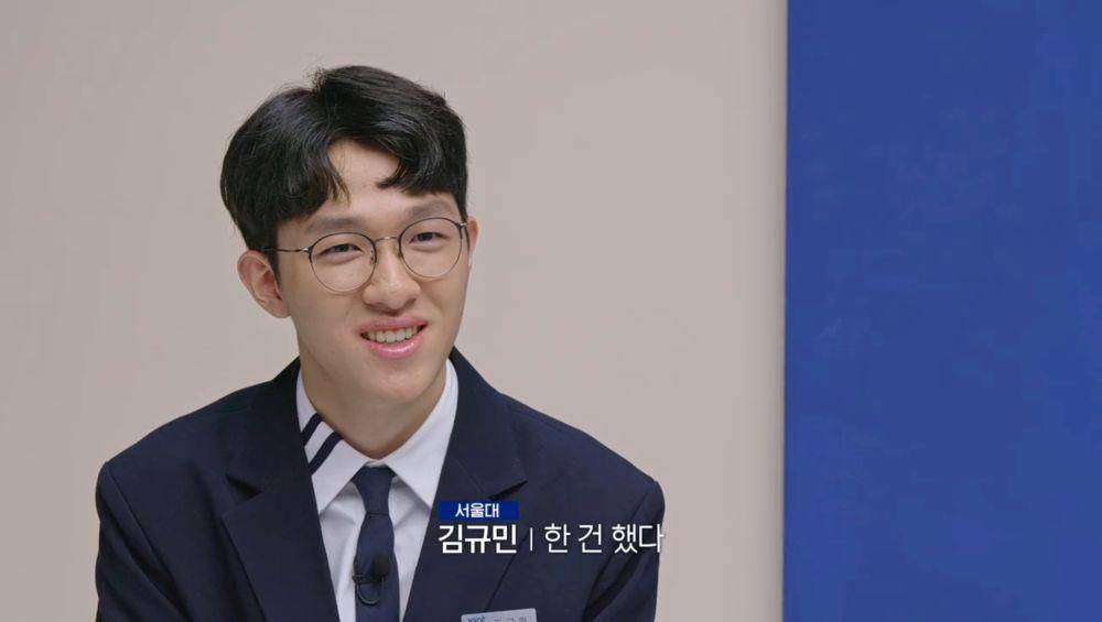 Still cut survival show University War (dok. University War)