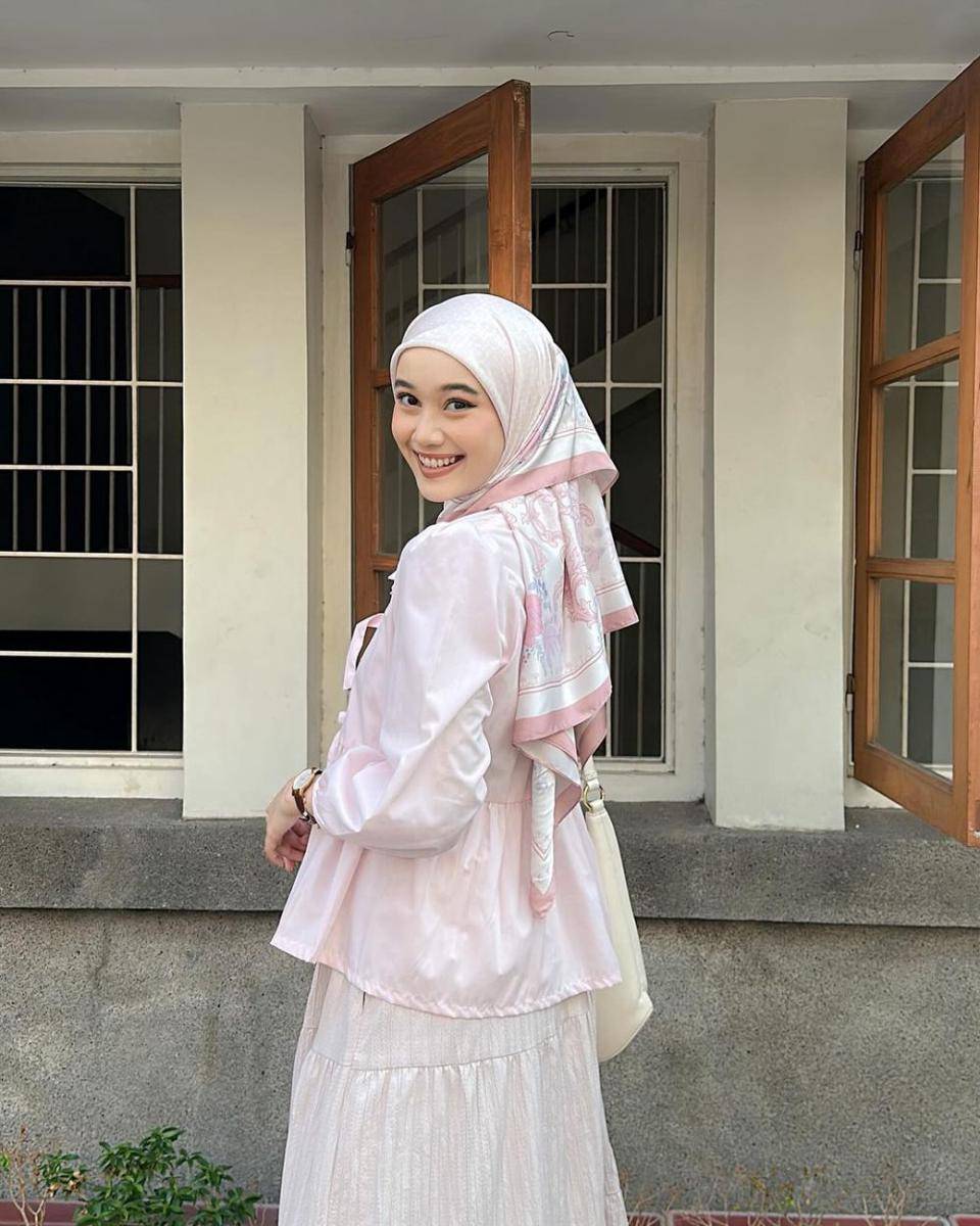 Gaya hijab ala Ravira Naila (instagram.com/ravalsaa)