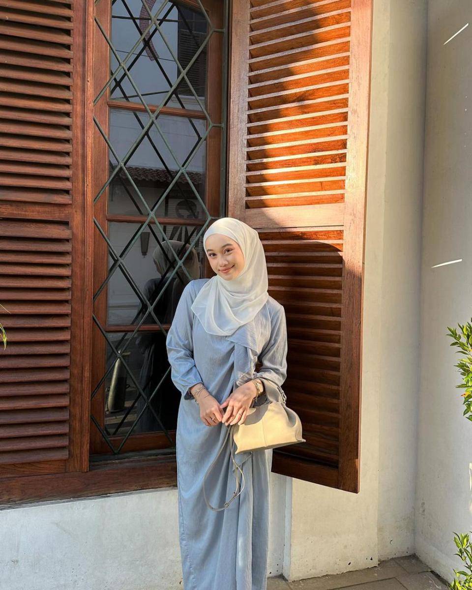 Gaya hijab ala Ravira Naila (instagram.com/ravalsaa)