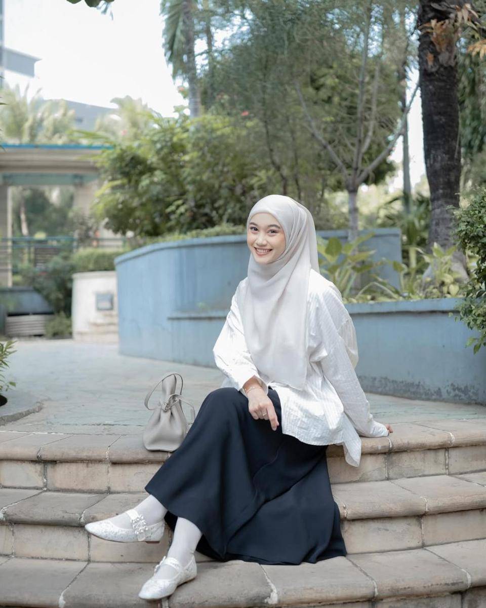 Gaya hijab ala Ravira Naila (instagram.com/ravalsaa)