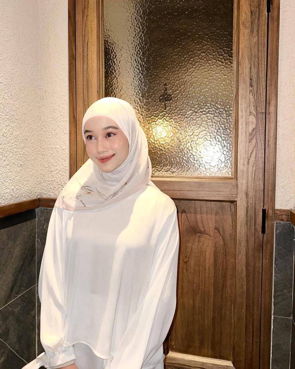 Gaya hijab ala Ravira Naila (instagram.com/ravalsaa)