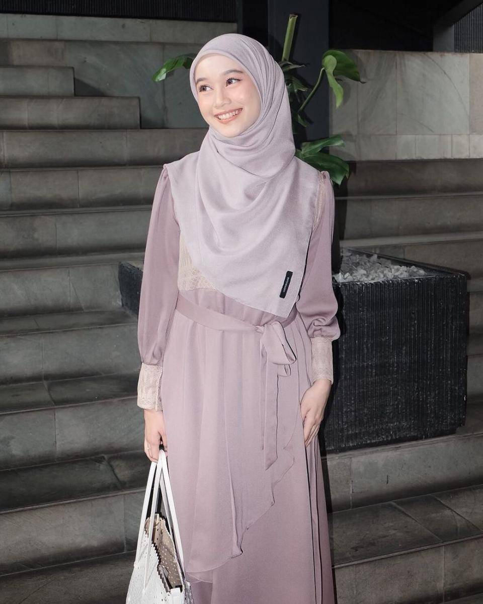 Gaya hijab ala Ravira Naila (instagram.com/ravalsaa)