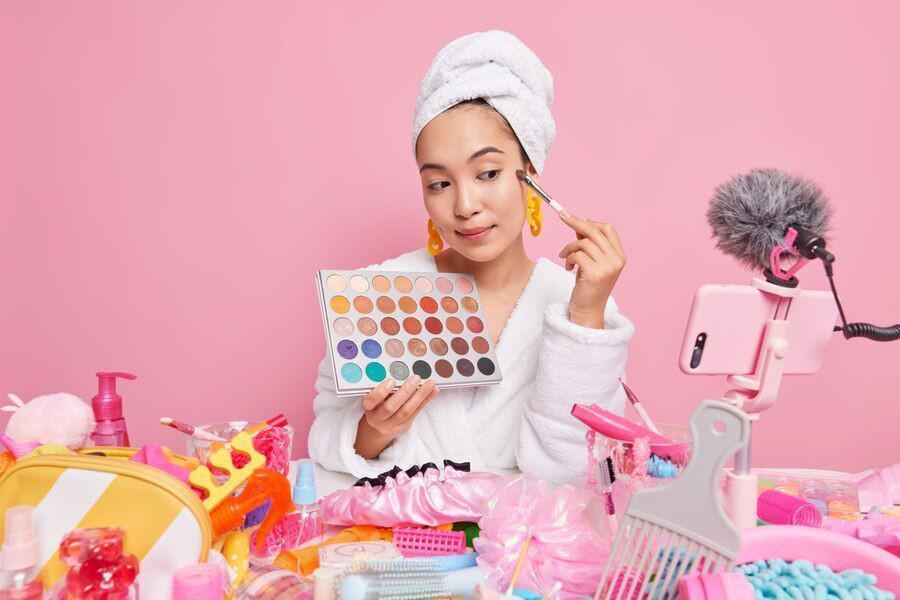 7 Tren Makeup Viral TikTok Sepanjang 2024