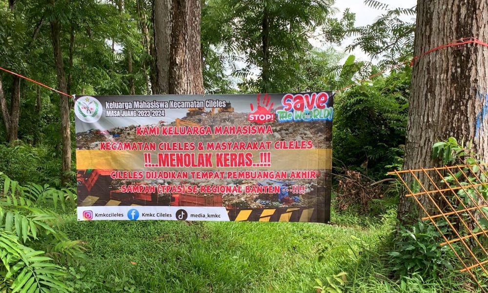 Wilayahnya Dijadikan Tempat Pembuangan Sampah, Warga Lebak Protes