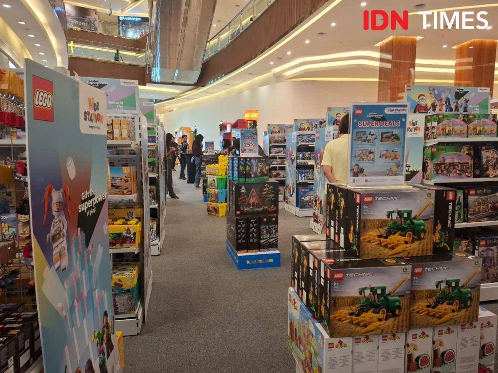 LEGO Gift The Superpower of Play di Pacific Place Mall, Jakarta, pada 22 November 2024 (IDN Times/Adyaning Raras)