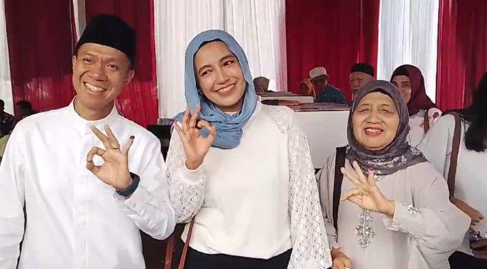 Yudha Pratomo Mahyudin Nyoblos Bareng Ibu dan Istri