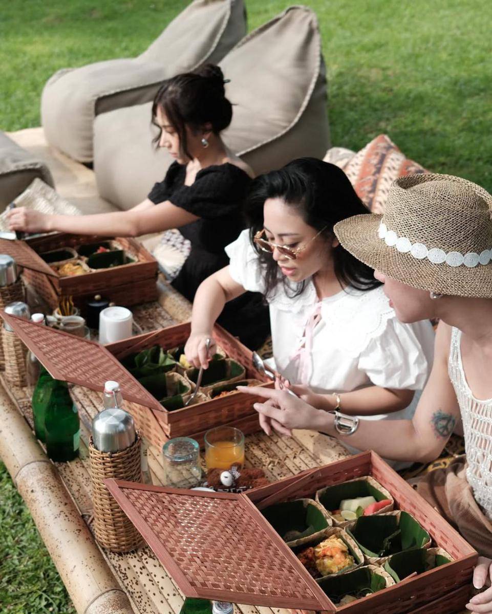 Rachel Vennya piknik di Sungai Progo. (instagram.com/rachelvennya)