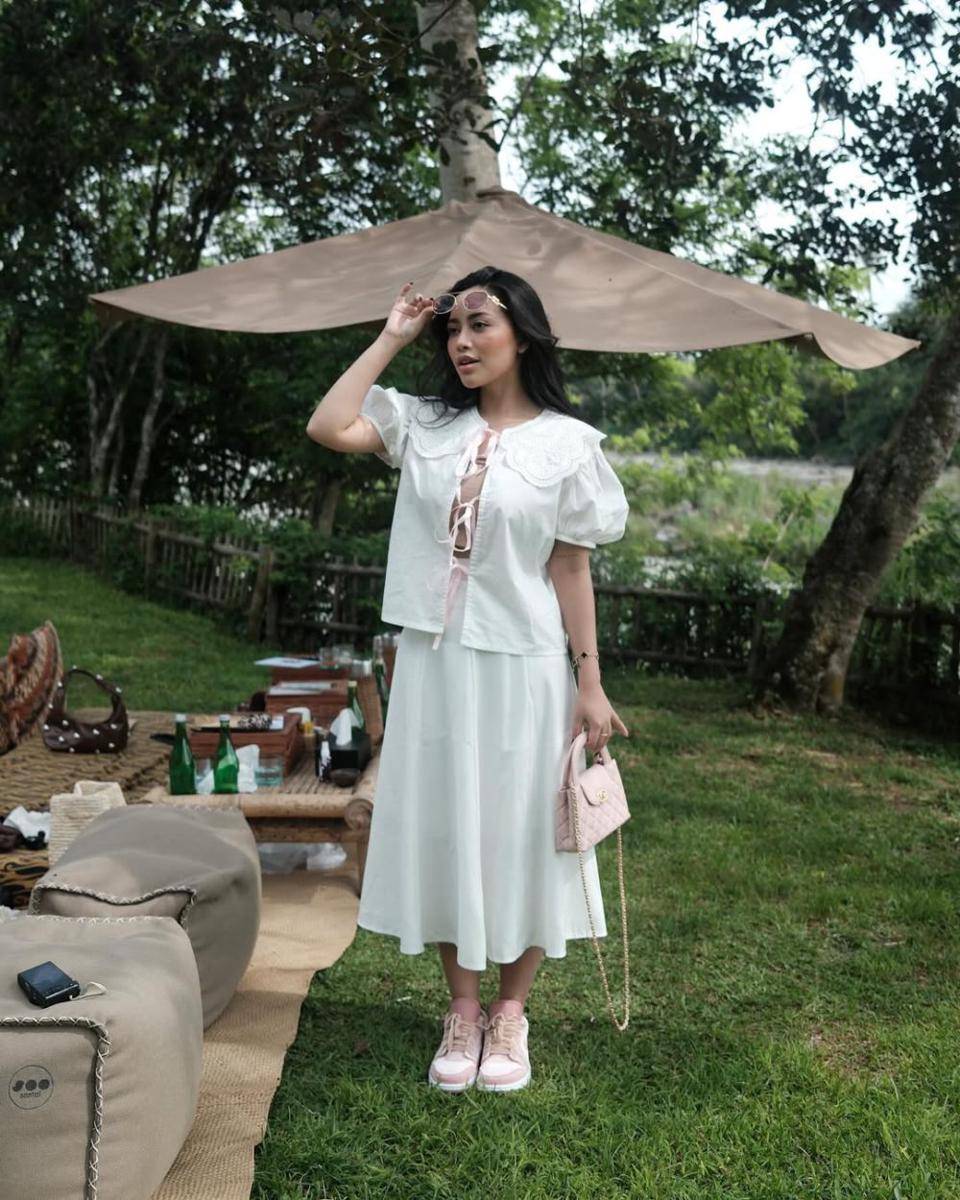 Rachel Vennya piknik di Sungai Progo. (instagram.com/rachelvennya)