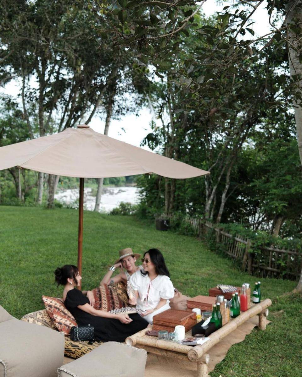 Rachel Vennya piknik di Sungai Progo. (instagram.com/rachelvennya)