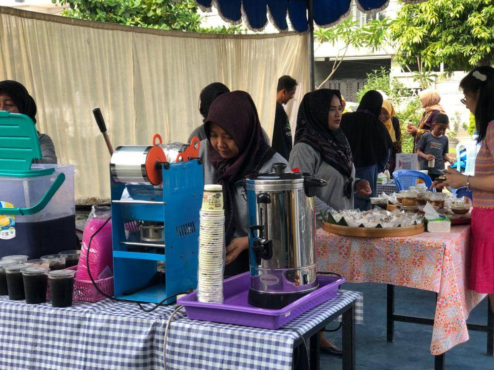 Disiapkan Jajan Pasar di TPS 15 Tempat Emil Dardak Nyoblos