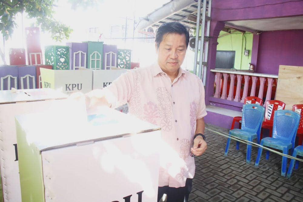 Calon Gubernur Sulawesi Utara nomor urut 3, Steven Kandouw, saat mencoblos di TPS 5 Kelurahan Tanjung Batu, Kecamatan Malalayang, Kota Manado, Rabu (27/11/2024). IDNTimes/Istimewa