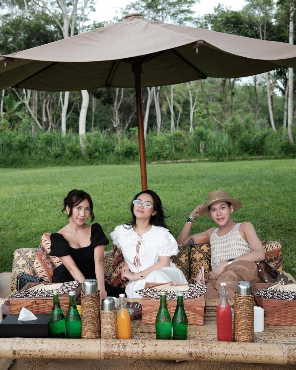Rachel Vennya piknik di Sungai Progo. (instagram.com/rachelvennya)