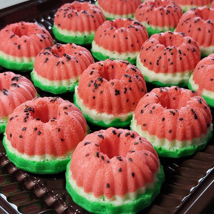 Resep Bolu Kukus Semangka yang Lembut dengan Warna Menggemaskan