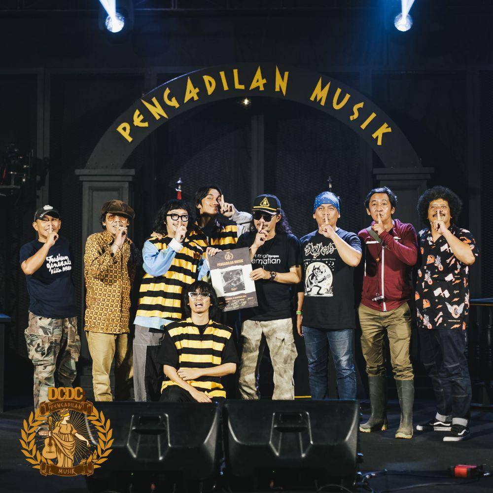 Suasana saat Dongker diadili di acara Pengadilan Musik. (Dok. Istimewa)