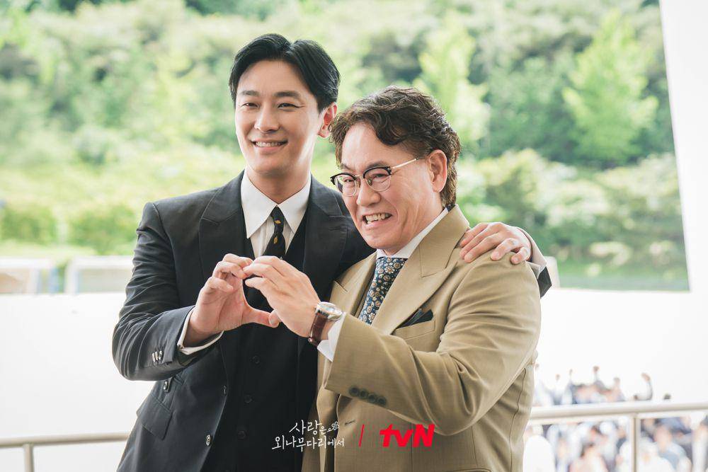 Ju Ji Hoon dan Lee Byung Joon di Love Your Enemy (dok. tvN/Love Your Enemy)