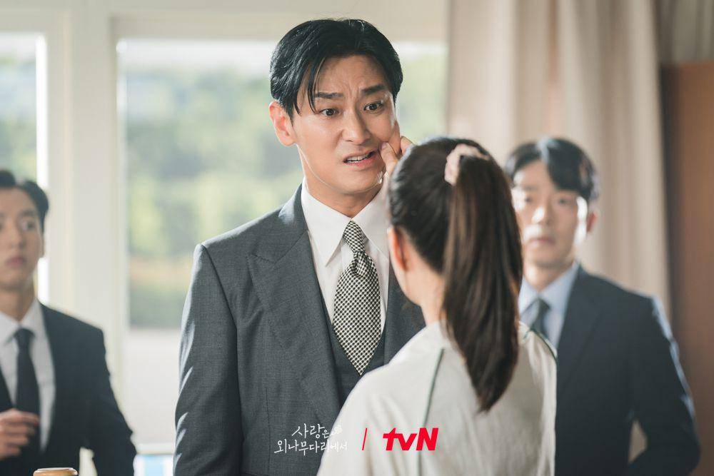 Ju Ji Hoon di Love Your Enemy (dok. tvN/Love Your Enemy)