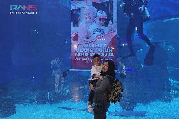 7 Potret Rayyanza Dapat Kejutan Ulang Tahun dari Sus Rini, Haru!