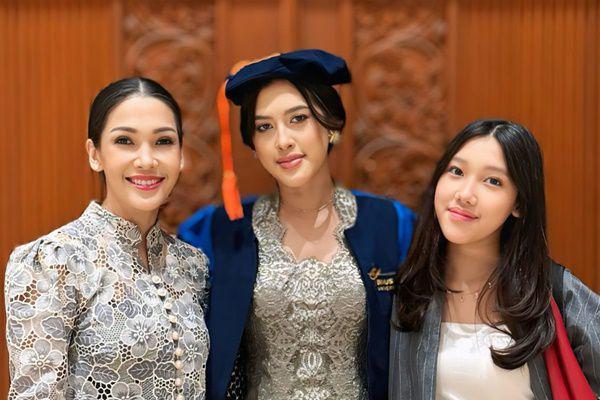 7 Potret Queena Anak Mieke Amalia Wisuda S1, Lulus dari Binus