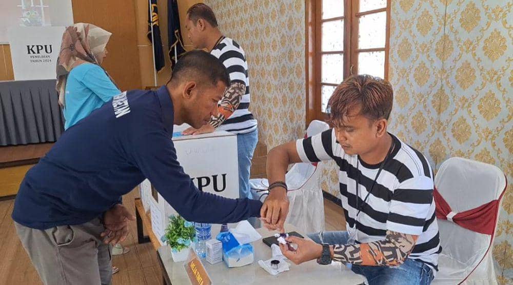 Bak Penjahat, Petugas KPPS di Rutan Magetan Kenakan Kostum Napi