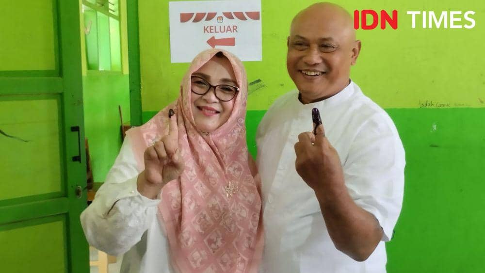 Cabup Cawabup Banyumas Nyoblos Ditemani Pasangan Masing-masing
