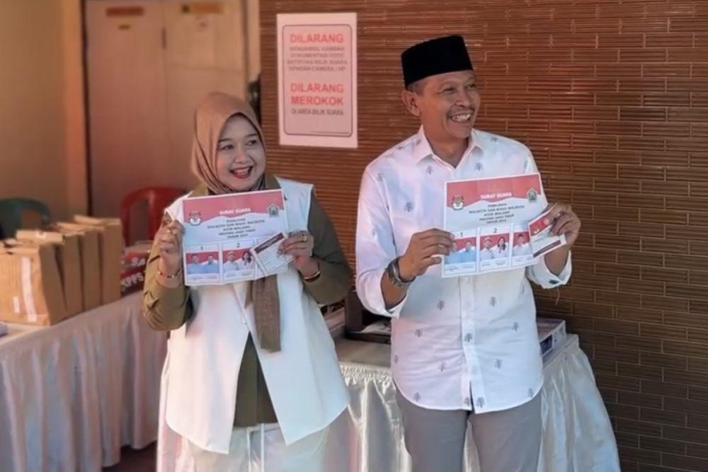 Didampingi Istri, Cawali Malang Wahyu Hidayat Nyoblos di Mojolangu