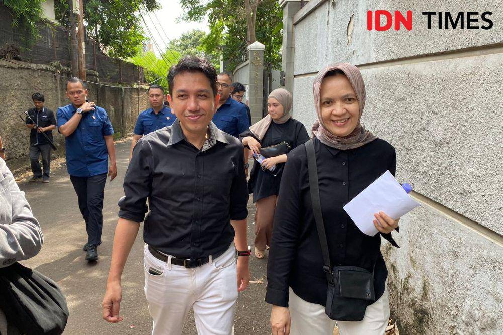 Cawagub Jakarta nomor urut 02, Kun Wardana saat melakukan pencoblosan pada Rabu (27/11/2024). (IDN Times/Irfan Fathurohman)