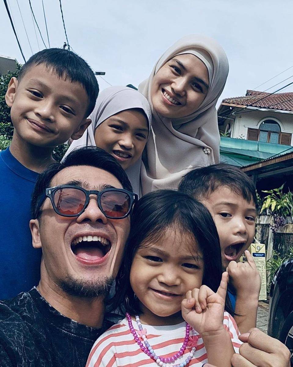 Artis Indonesia Nyoblos Pilkada 2024 (Instagram.com/rickyharun)